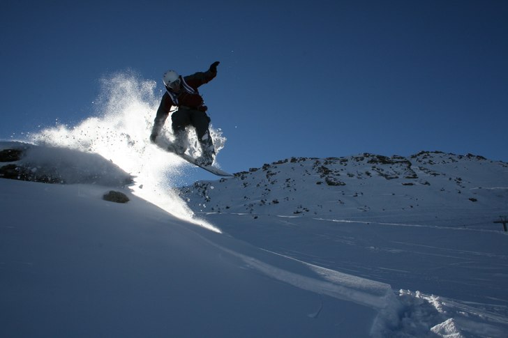 Litet klippdropp som blev en riktigt snygg bild.. Foto: Peter Nilén. Åkare: Henrik Erlandsson.