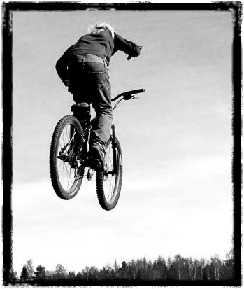 fin vårdag på lantz backyard. Foto: niclas olsson. Åkare: johan lantz.