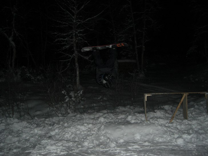 Frontflip av boxen. Foto: Ida Mosesson. Åkare: Fredrik Mosesson.