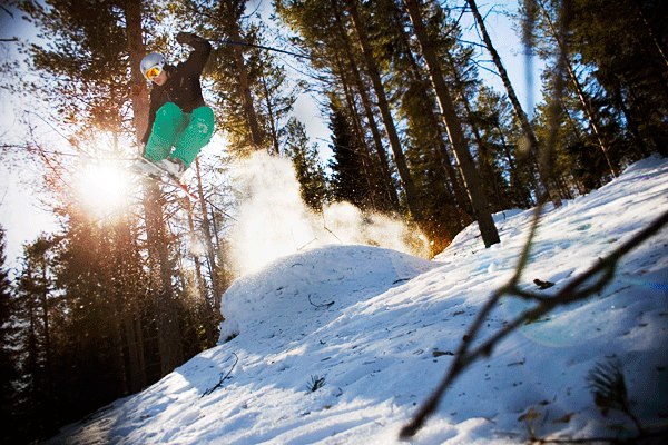 Drog till ett nytt berg för att leta efter sköna. Foto: Kristoffer Pettersson. Åkare: Oscar Norlund.
