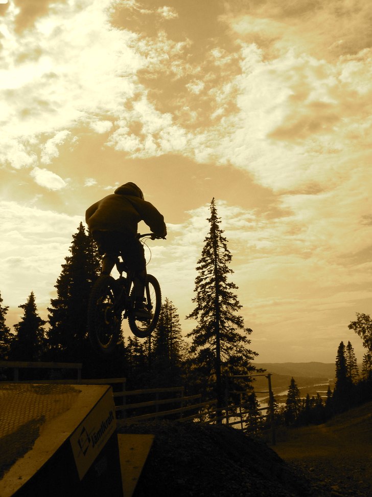 ett litet hopp. Foto: johan. Åkare: moi.