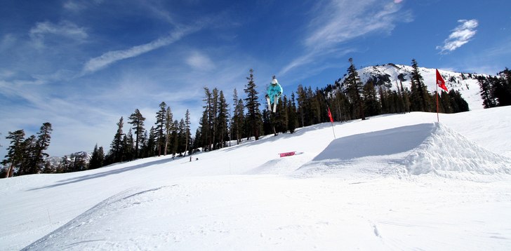180 i Mammoth's South Park.. Foto: Mikael Jörgensen. Åkare: Jesper Tengvall.
