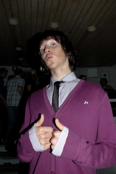 Foto: Ola Melin. Åkare: Adam Falk poserar vant framför Freerides kamera under banketten..