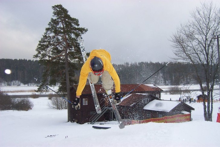 Session i sunnerstabacken med ebony. . Foto: Johan Schedin. Åkare: Johan Olsson.
