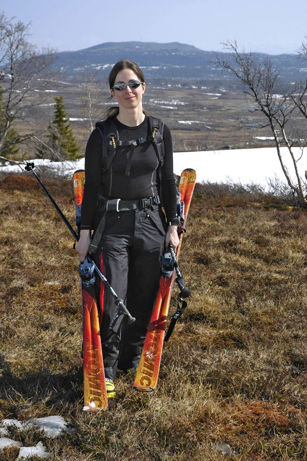 Vägen till storulvån stängd. Blöt promenad.. Foto: Sven Grauman. Åkare: Sofia Eriksson.