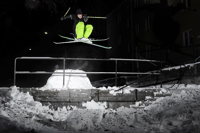första snön, vi var ute och plåtade.. Foto: Niklas Sundin. Åkare: Erik Signarsson.