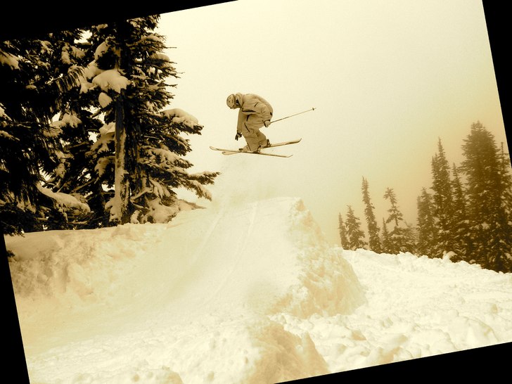 egensnickrat hopp i whistler . Foto: Sebb Wincrantz. Åkare: Niklas Dahlin.