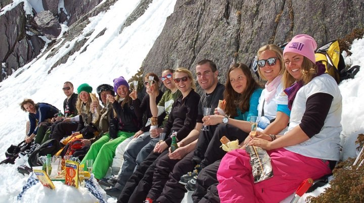 Födelsedagspicknick en solig dag i Le Tour. Foto: Louise Kruuse af Verchou. Åkare: Gänget.