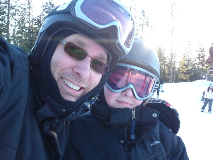 Jag och Ludvig på toppen av Snöberget/Romme Syd. Foto: Niclas Åslund. Åkare: Niclas Ludvig Åslund.