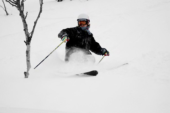 Några sköna svängar i pudret i Duved!. Foto: Henrik Gustavsson. Åkare: Jesper Wahlgren.
