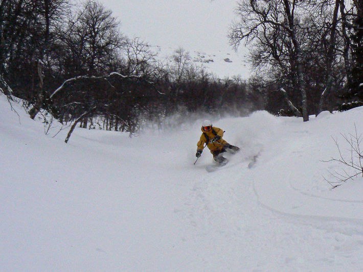 En av bäckravinerna, Sjukt mkt bra snö, bara att. Foto: Stefan"Felix" Vikberg. Åkare: Janne Vikberg.