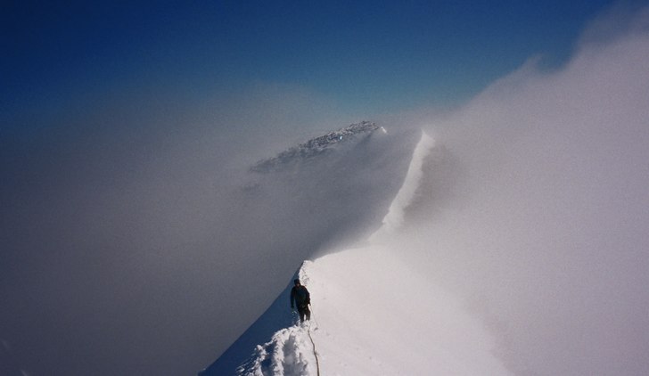 Kl 08.55 på sveriges taknock. Kammen mellan kebne. Foto: Anders Nyström. Åkare: Rickard Flodkvist.