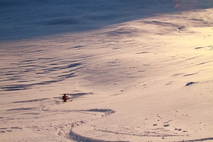 Några svängar nedför Digerhogna. Foto: Torkel Carlsson. Åkare: Anders Sundin.