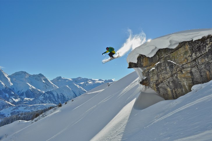 En fin klippa i en av dalarna ner mot Disentis. Foto: Filip Wästberg. Åkare: Victor Carlstedt.