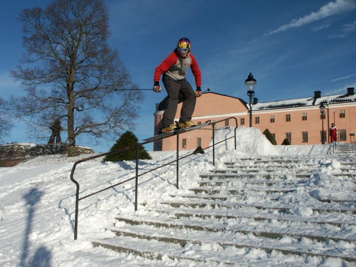En klockren dag vid Uppsala Slott.. Foto: Rolf Nylinder. Åkare: Fredrik Bondeson.
