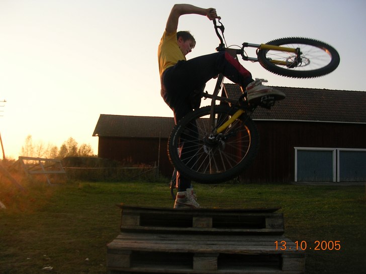 Footplant på lilla banken. Foto: Bill Lundberg. Åkare: Jack Lundberg.