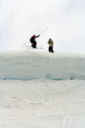 360 ut en snø skavel mai 2005. Foto: Andreas Doppelmayr. Åkare: Ole-KristianStrøm.