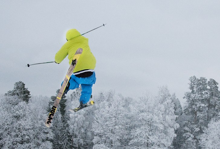 kristoffer på stora hoppet i Bruket. Foto: Fredric Johansson. Åkare: Kristoffer.