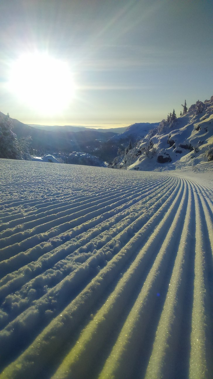 Kom deg ut og nyt dagen!
Fantastisk vær og nyprep.