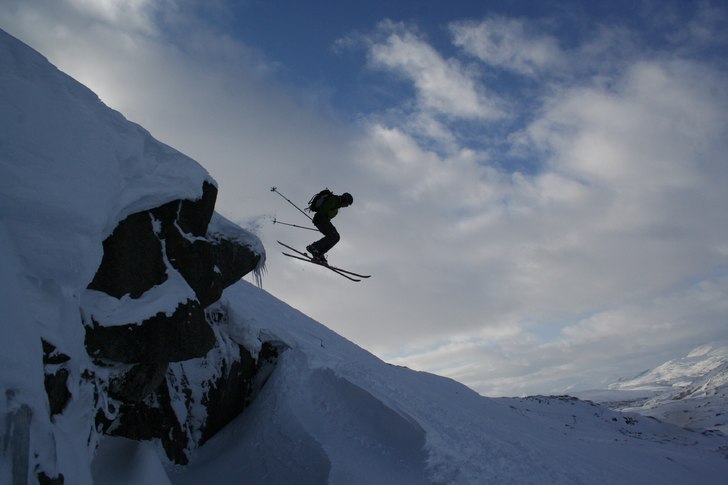 Seth hoppar ut från "Gruvan", sen efter. Foto: Johan Pettersson. Åkare: Set Gustavsson.