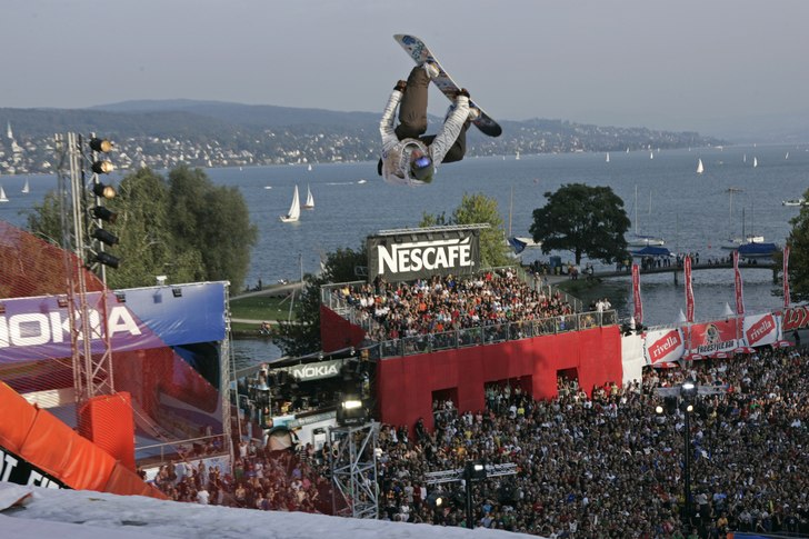 Foto: Felix Frey. Åkare: Eero Ettala (FIN) i en Switch Double Backflip.