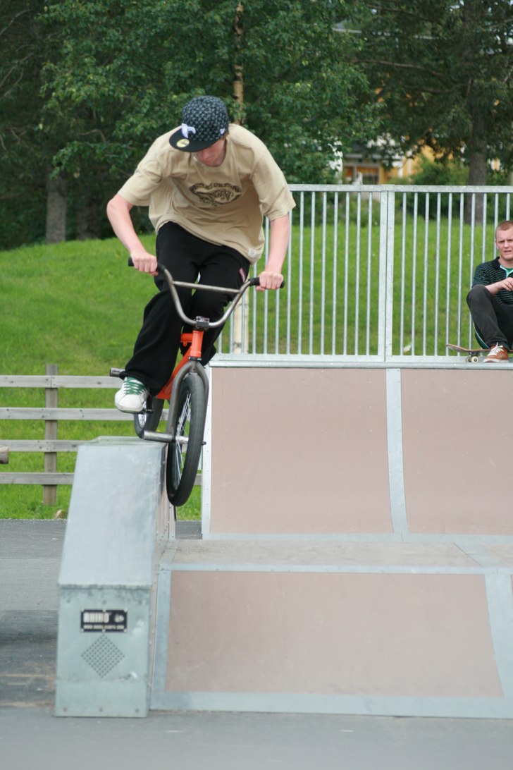 Jag smith,ar lite. Foto: Ante unknown lastname. / Lucas nilsson. Åkare: Emil Högström.