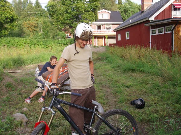 hahaha henke lyckas med alt!!! haha . Foto: han med kamran eller?. Åkare: henke !!!.