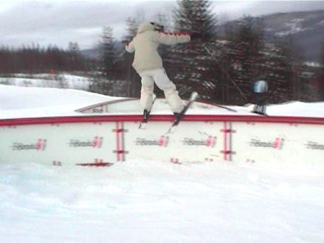 jag på en c-rail i branäs. Foto: JOSEF. Åkare: TOBIAS LIND.
