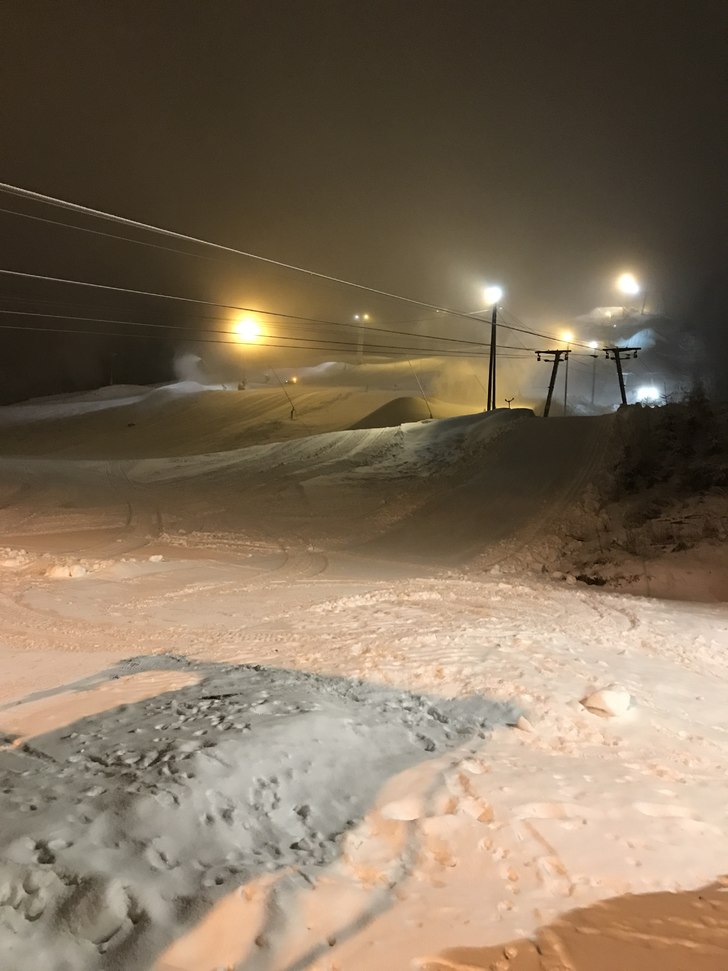 2-3 cm nysnø har kommet i dag!
Vi gjør de siste .