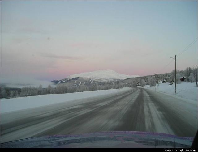 Påväg till backen en kall march-morgon.... Foto: David Wersén.