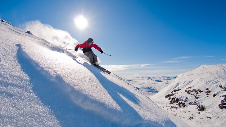 En fin dag med sol og fresh snø.. Foto: Stian K Elton. Åkare: Magnus Tollofsen.