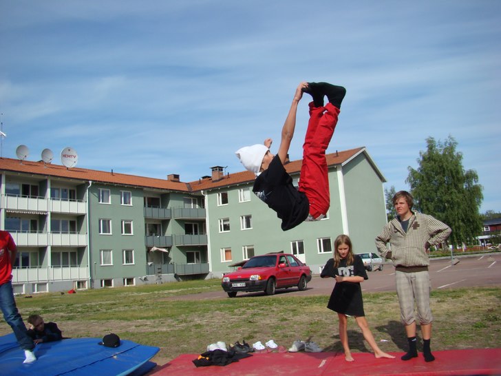 jag gör en misty 720 grab. Foto: rasmus ER. Åkare: gustaf kumlin.
