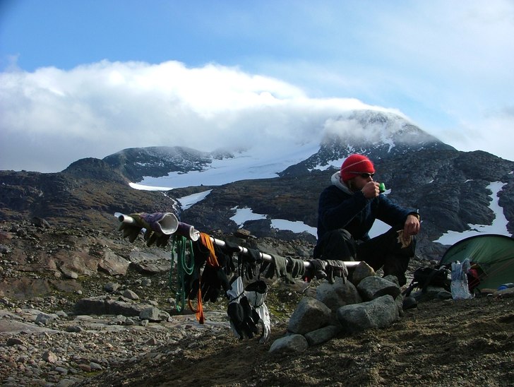 Torkning under en glaciärtur på oxtindarne. Foto: Henrik Karlsson. Åkare: Klas Tigerström.