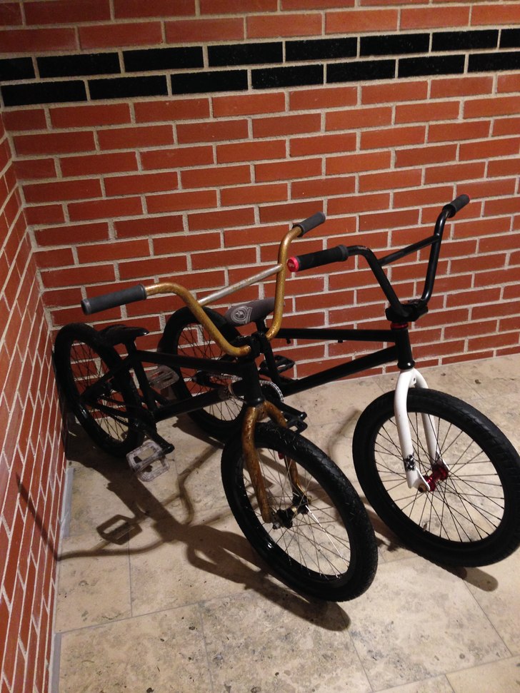 Min cykel längst ut, polarens cykel längst in me. Foto: Jag. Åkare: Ingen.