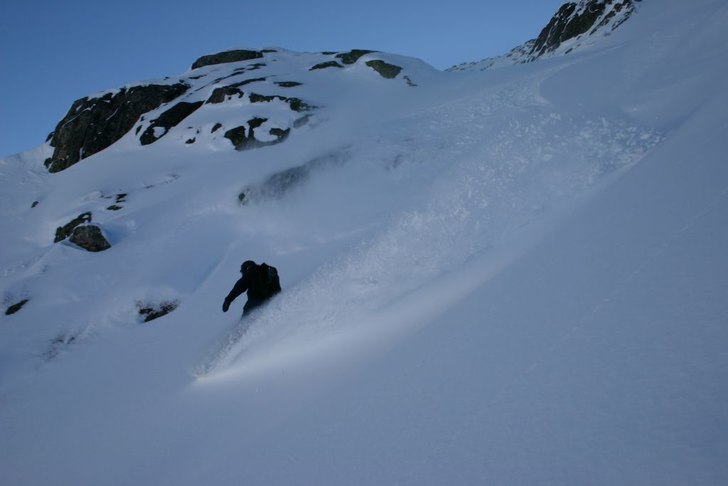 Skön surf av den gamla telemarkslegenden som nume. Foto: Anders Uhlin. Åkare: Lars Wallentin.