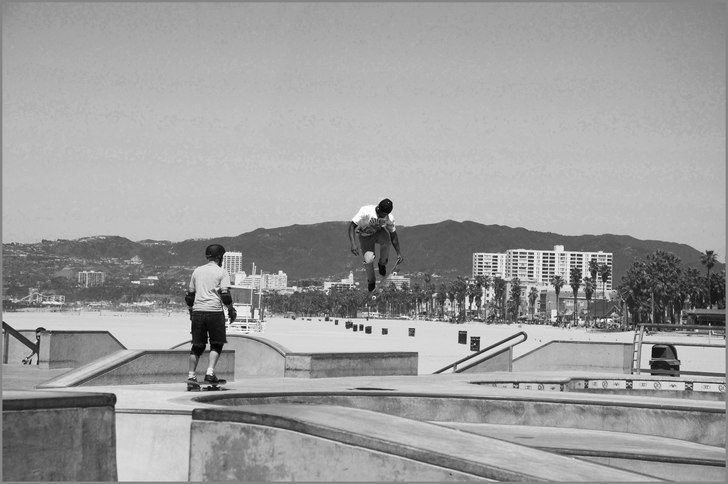 Guttiga bowls nere på stranden på Venice Beach.. Foto: Oskar Wagrelius. Åkare: John Doe.