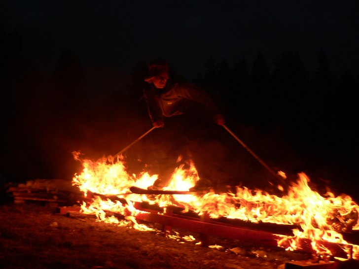 Hhehehe.... JJa du ... Lite mycket eld... mot slut. Foto: Daniel Granberg. Åkare: Julius Aspman.
