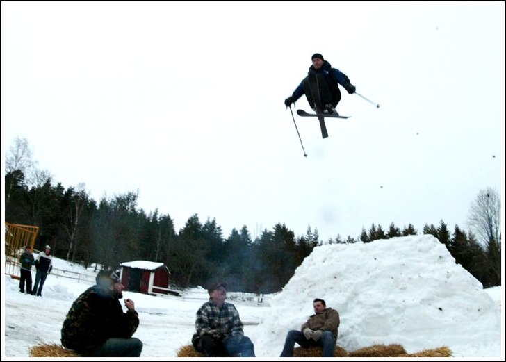 Inga backar?
Lösningen är traktor, mycket snö . Foto: Snygg. Åkare: C. Haldemar.