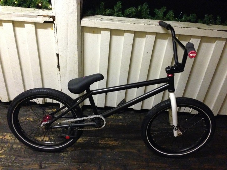 Nya däck och sadel :). Foto: Jag. Åkare: Ingen.