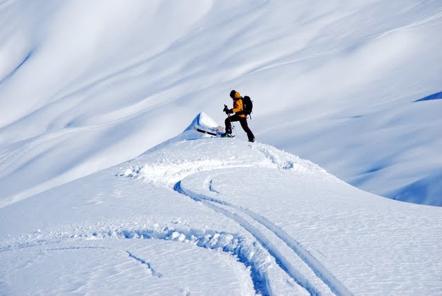 Heliskiing Uzbekistan. Foto: Tomasz Kaminski. Åkare: Laurent Cottaz.