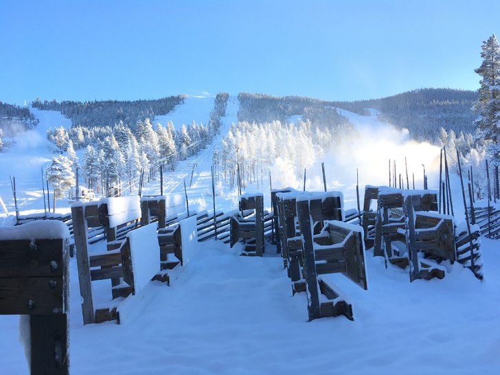 Uken har startet med nysnø fra himmelen og kanone.