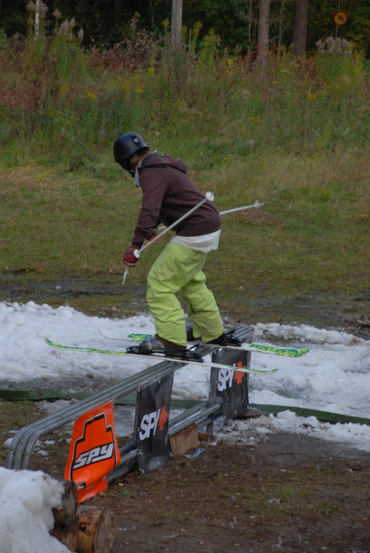 Jag railar lite på ett railjam i karlstad!. Foto: David!. Åkare: Jag!.