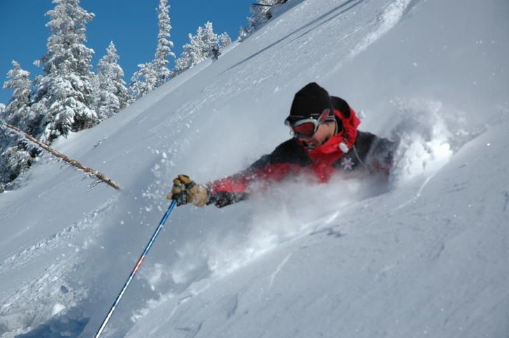 En av de lyckliga nya ski-patrol killarna på åre. Foto: Björn Nilsson. Åkare: Ny skipatrol kille.