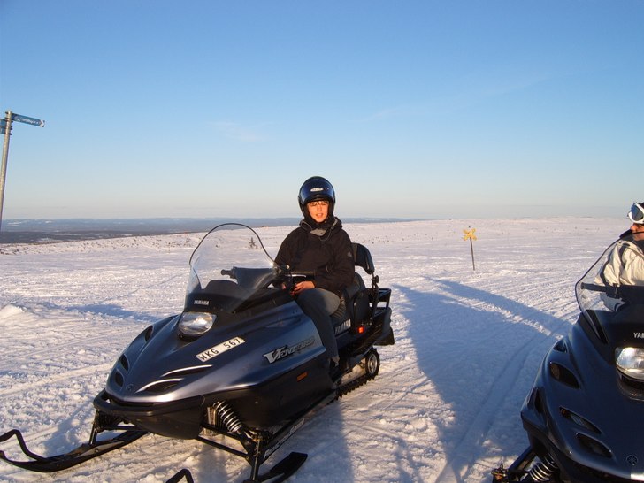 Jag och emma tog varsin scooter
ihop med ala.... Foto: Alexandra. Åkare: Emma Och Alexandra.