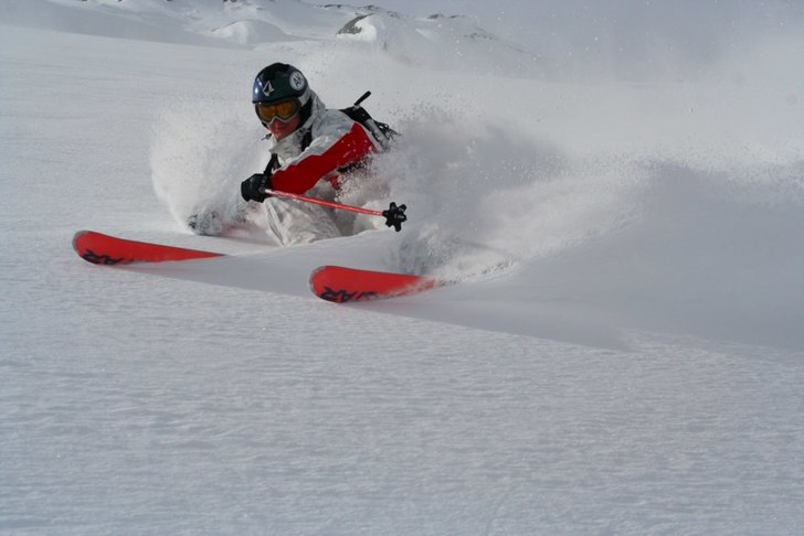 Stora tidningsrubriker om hur varmt det blivit och. Foto: Johan Petterson. Åkare: Christer Larsson.