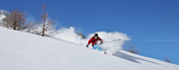 April dag i våras. Bra och fin snö med fotograf . Foto: Andreas Alm. Åkare: Adam Jonsson.