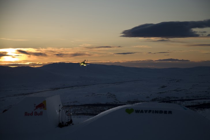 ...Hadde en solnedgångs shoot nere i Stendalen un. Foto: Benjamin Johansson. Åkare: Simon Dumont.