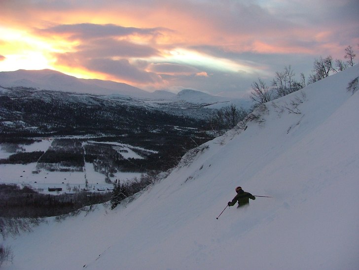 Bra åkning för att vara så här tidigt på säs. Foto: Patric G Renström. Åkare: Niklas Renström.