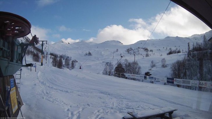 Fine forhold, nysnø og pudder utanfor preppa løy.