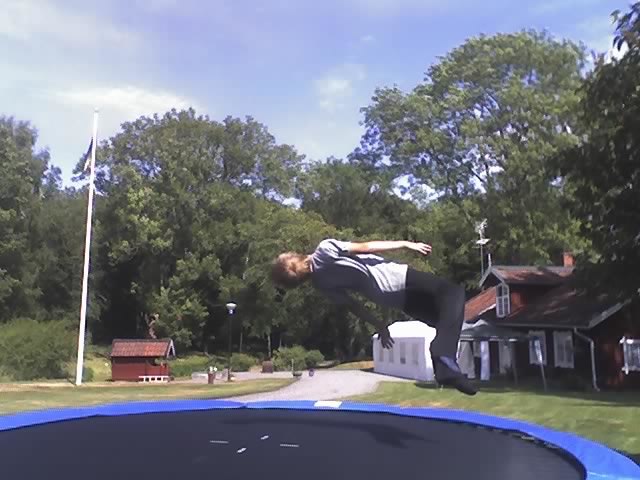 jag gör en backflip. Foto: emil. Åkare: David.